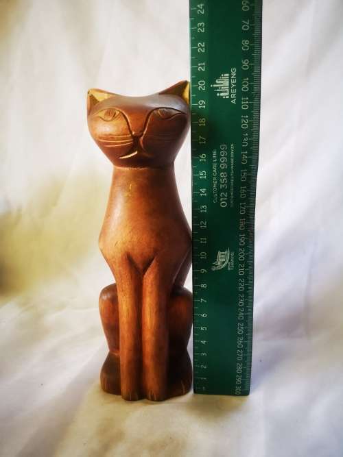 A stunning carved wood cat