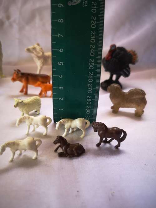 A big lot of farm animals /toys