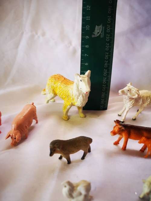 A big lot of farm animals /toys
