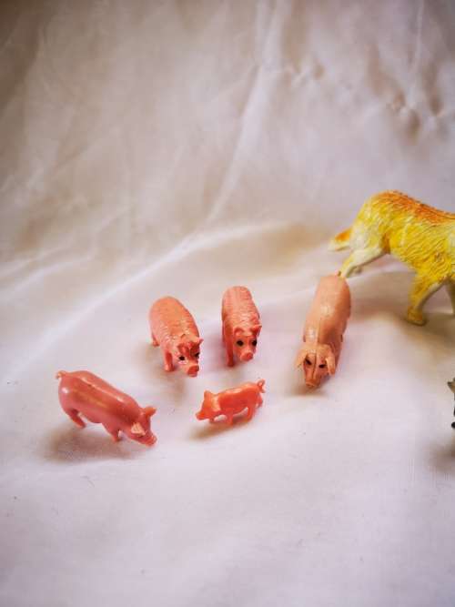 A big lot of farm animals /toys