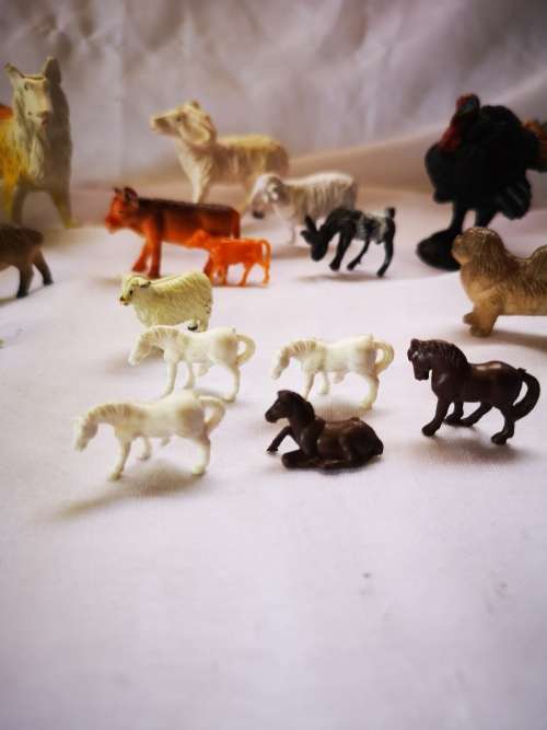 A big lot of farm animals /toys