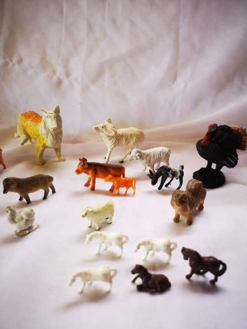 A big lot of farm animals /toys