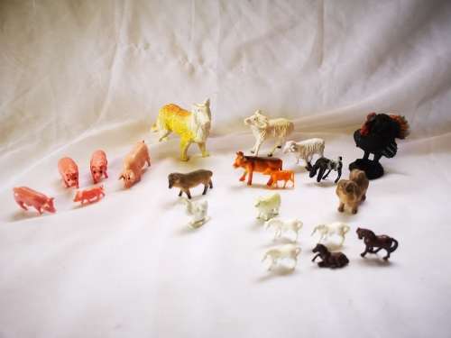 A big lot of farm animals /toys