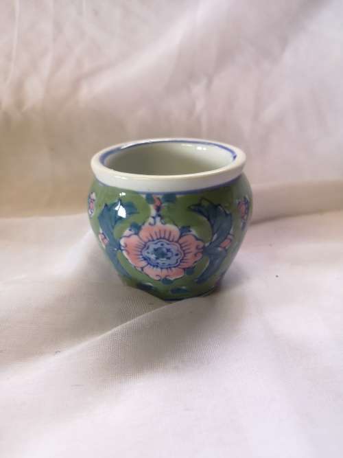 A lovely small Chinese planter / vase