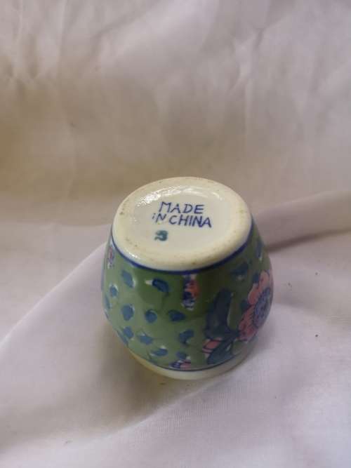 A lovely small Chinese planter / vase