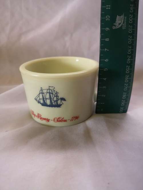 A gorgeous vintage Shulton Old Spice shaving mug.