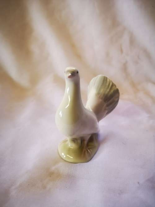 Stunning swan ornament