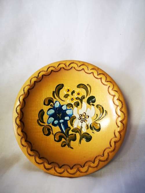 A gorgeous wooden decorative plate /wall hanging.