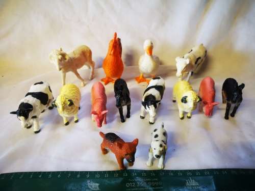 Nice bulk lot of toy (farm) animals