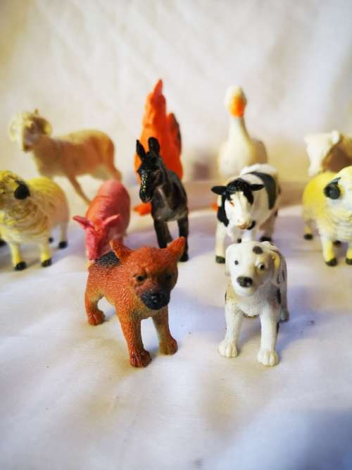 Nice bulk lot of toy (farm) animals