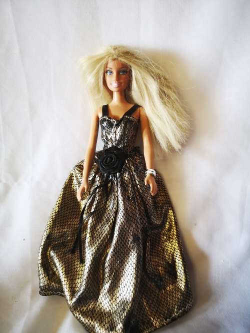 A beautiful almost vintage Barbie