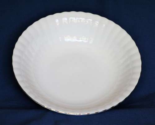 `12 Royal Albert `Val D`or` Bowls