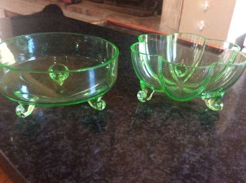 Set of 2 Uranium Glass Bowls on Feet