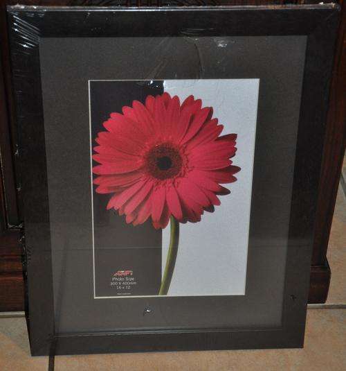 Large Dark Edged Picture Frame - 30 x 40cm