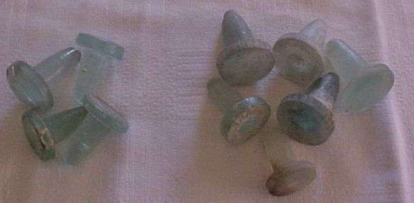10 Glass bottle stoppers
