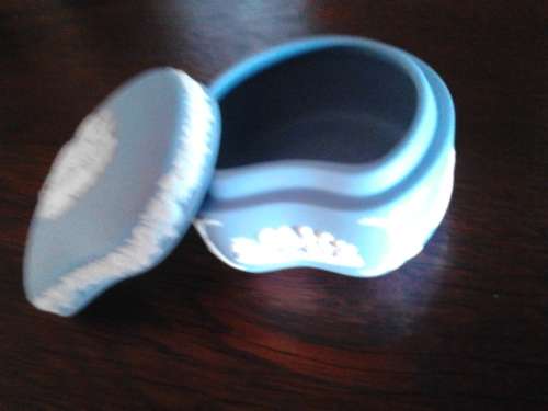 WEDGWOOD BLUE JASPERWARE TRINKET BOX