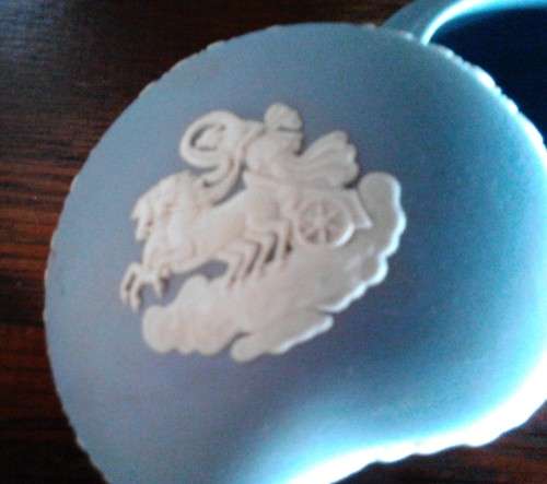 WEDGWOOD BLUE JASPERWARE TRINKET BOX