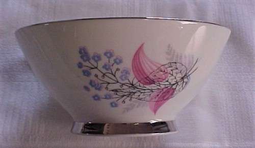 Royal Albert - " Fancy Free Sugar Bowl "