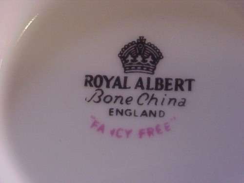 Royal Albert - " Fancy Free Sugar Bowl "