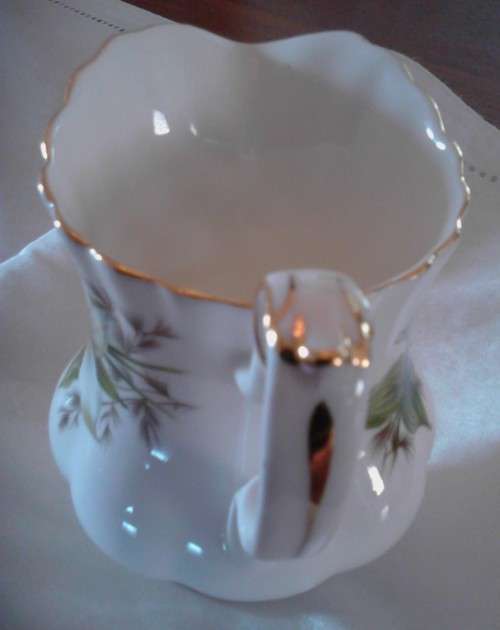 ROYAL ALBERT TRILLIUM MILK JUG