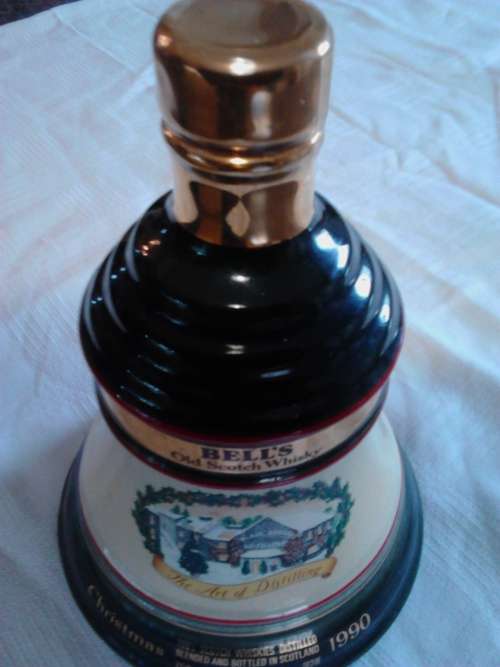 BELLS OLD SCOTCH WHISKEY,CHRISTMAS 1990 , Sealed & Boxed & Full
