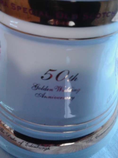 BELLS EXTRA SPECIAL SCOTCH WHISKEY ,TO COMMEMORATE THE 50TH GOLDEN WEDDING ANNIVERSARY- Full
