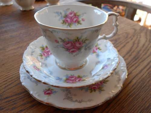 Royal Albert Tranquillity, Trio