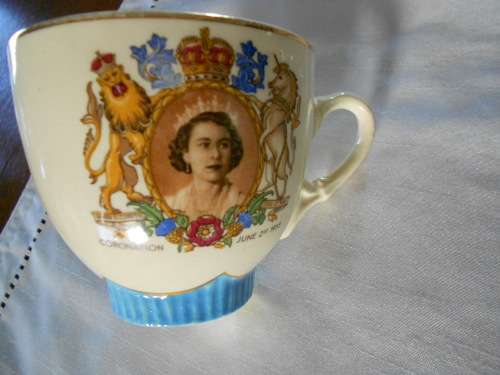 Coranation Cup - Clarice Cliff - Queen Elizabeth