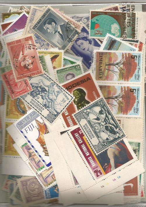 MIXED WORLD MINT & USED   LOT IN PKT,SOME DUPP.58 .GS