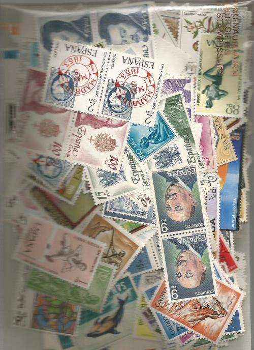 MIXED WORLD MINT & USED   LOT IN PKT,SOME DUPP.75 .GS