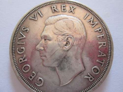 ALMOST UNCIRCULATED 1947 5 SHILLINGS/CROWN   (6)