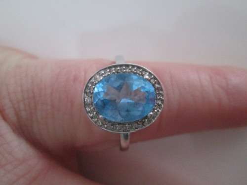 BEAUTIFUL LADIES WHITE GOLD RING WITH BLUE TOPAZ AND DIAMONDS + CERTIFICATE