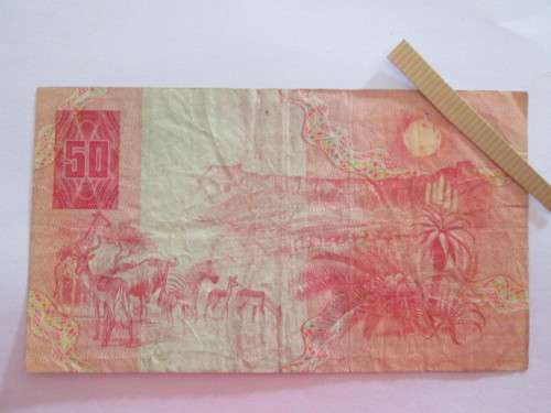 LOVELY SLIGHTLY BIT CREASED NOTE 50 RAND AS8574729E