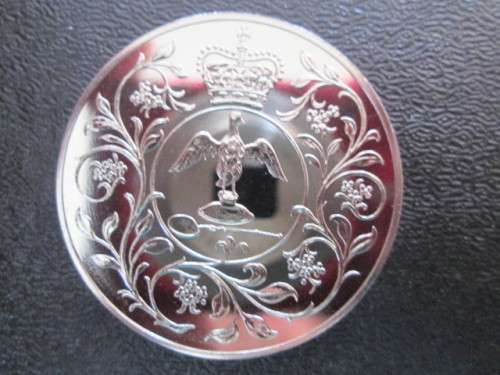 A BEAUTY HM QUEEN ELIZABETH SILVER JUBILEE COMM. CROWN UNCIRCULATED 1977