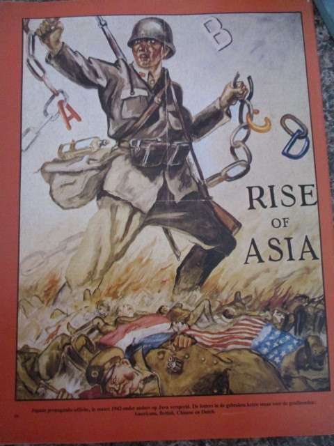 VINTAGE DUTCH MAGAZINE ON THE 2ND WORLD WAR -KEMPEI TAI IN DE KAMPONG 1971