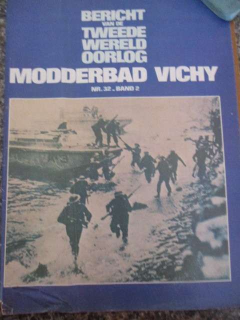 VINTAGE DUTCH MAGAZINE ON THE 2ND WORLD WAR - MODDERBAD VICHY  1970