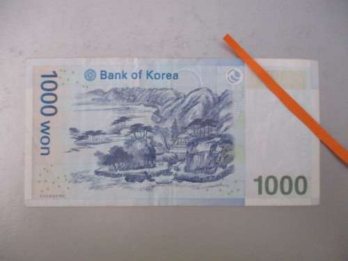 KOREA BANK NOTE SLIGHT BIT CREASED 1000 WON EB 1064532 A