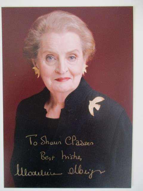 SIGNED / AUTOGRAPHED MADELEINE ALBRIGHT HALF SIZE OF A4
