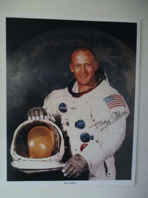 AUTOGRAPHED SIGNED NOT SURE IF PRINTED A4 SIZE BUZZ ALDRIN ASTRONAUT