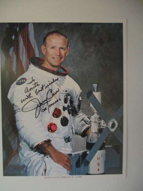 AUTOGRAPHED SIGNED - ASTRONAUT GERALD P. CARR A4