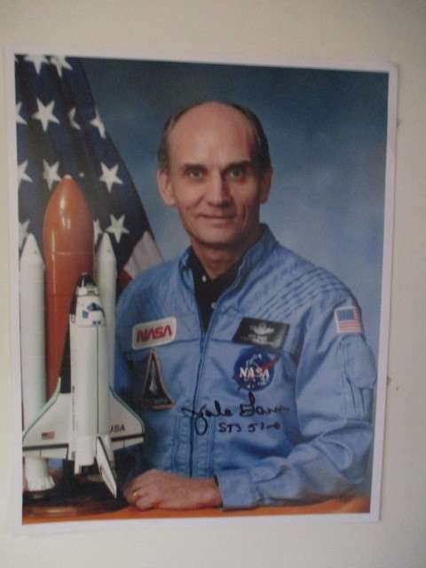 AUTOGRAPHED SIGNED - JAKE GARN SENATOR / ASTRONAUT A4