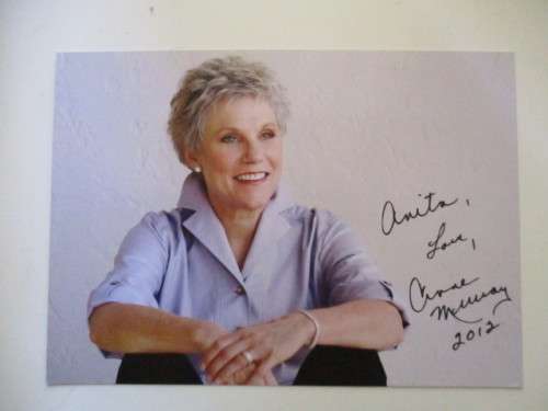 AUTOGRAPHED SIGNED SINGER  ANNE MURRAY LARGER THAN POST CARD