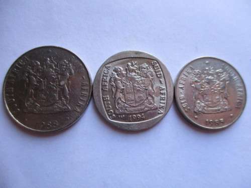 SOUTH AFRICA  - TAKE 3 - R5 INAUGURATION  COIN - 50c 1988 -  20c 1985