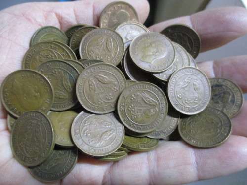HANDFUL OF  1/4 PENNIES  MORE THAN 52 VARIOUS YEARS      (b) UNGRADED OR EXAMINED