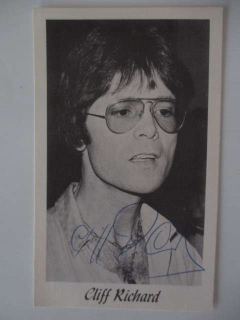 AUTOGRAPHED SIGNED /  CLIFF RICHARD FAMOUS SINGER ABOUT POST CARD SIZE
