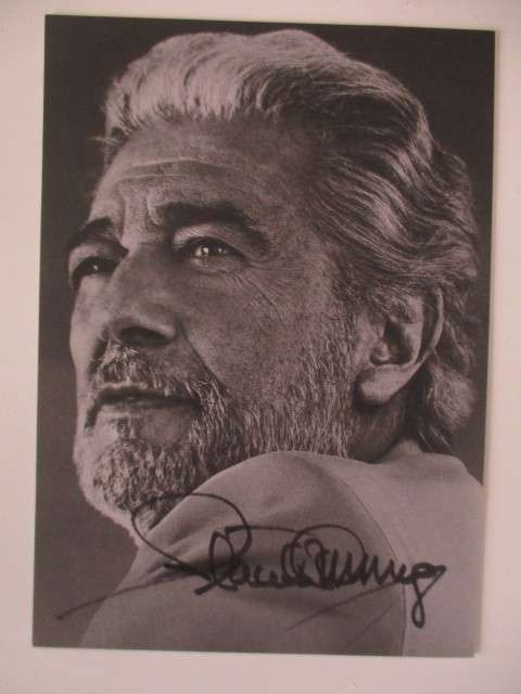AUTOGRAPHED SIGNED -  PLACIDO DOMINGO FAMOUS OPERA SINGER POSTCARD SIZE
