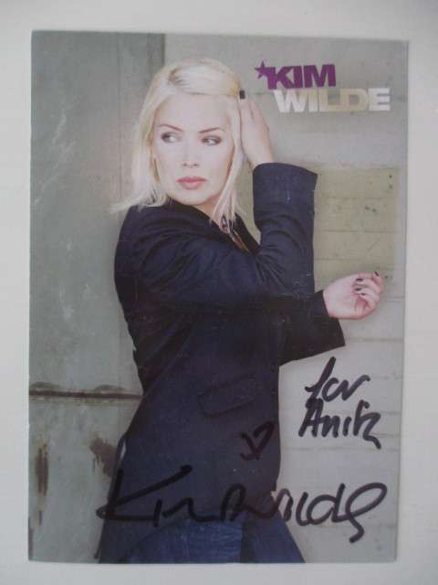 AUTOGRAPHED SIGNED - KIM WILDE FAMOUS SINGER APP POSTCARD SIZE