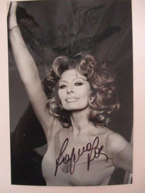 AUTOGRAPHED / SIGNED SOPHIA LOREN