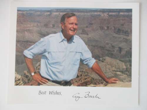 PRINTED AUTOGRAPH - PRESIDENT GEORGE BUSH -  25 1/2 CM X  20CM
