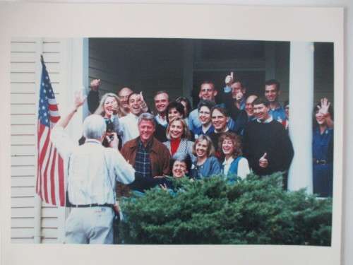 PRESS PHOTOGRAPH - BILL CLINTON HILLARY CLINTON WITH FRIENDS AND FAMILY